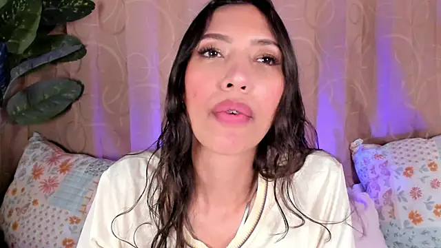 Snapshot of Miss_veronicaa2 chatting on 06/19/26, 02:01 Miss veronicaa2 online show from 06/19/26, 02:01