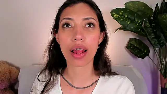 Miss veronicaa2 online show from 05/11/26, 05:43