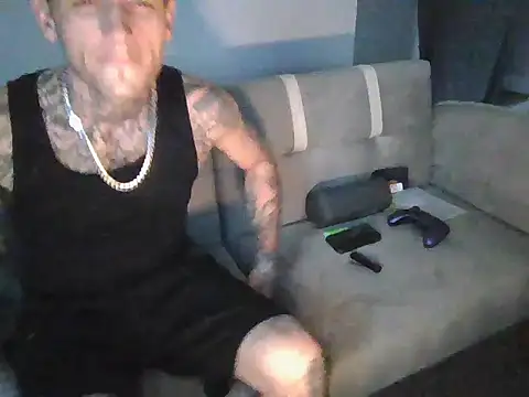 cruz815 online show from 11/19/25, 07:14