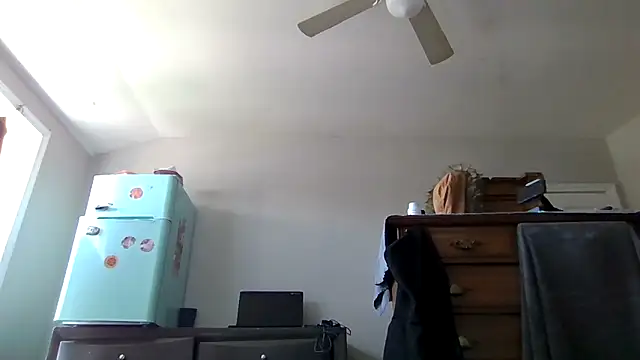 cruz815 online show from 04/15/26, 02:21