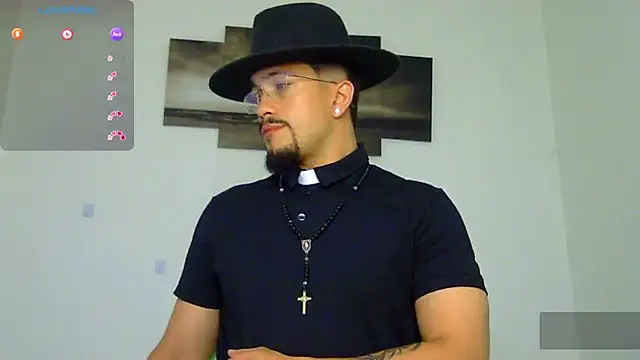 Snapshot of Keiviid chatting on 10/31/25, 02:02 Keiviid online show from 10/31/25, 02:02