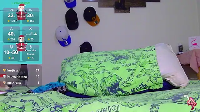 Snapshot of Keiviid chatting on 12/14/25, 10:04 Keiviid online show from 12/14/25, 10:04