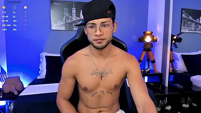 Max Conor1 online show from 03/18/26, 12:08