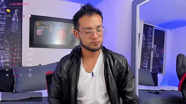 Snapshot of Max_Conor1 chatting on 02/03/25, 02:25 Max Conor1 online show from 02/03/25, 02:25