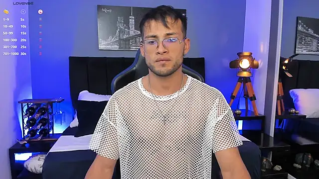 Max Conor1 online show from 12/22/25, 04:12