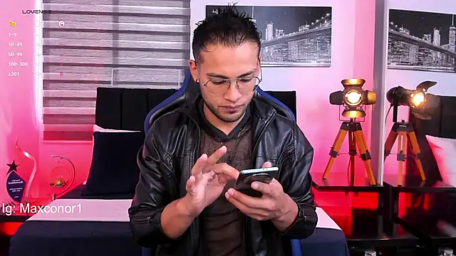 Snapshot of Max_Conor1 chatting on 03/18/25, 11:22 Max Conor1 online show from 03/18/25, 11:22