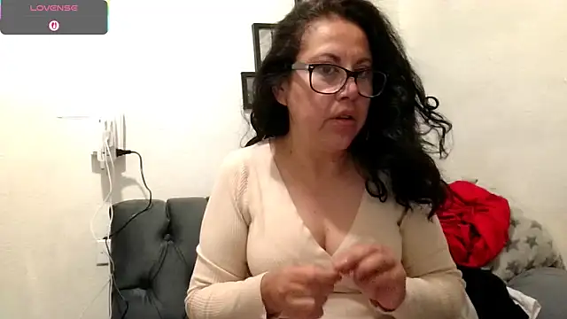Snapshot of MirandaLatinaLovely chatting on 10/03/25, 03:57 MirandaLatinaLovely online show from 10/03/25, 03:57