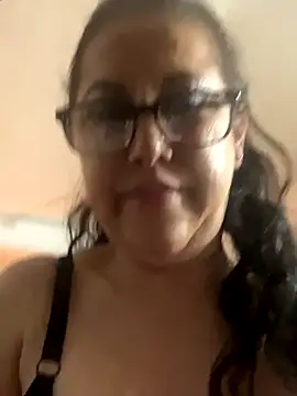Snapshot of MirandaLatinaLovely chatting on 10/08/25, 04:36 MirandaLatinaLovely online show from 10/08/25, 04:36
