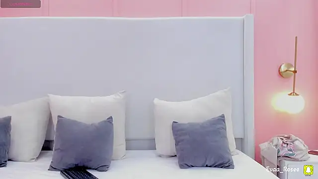 eva roseee online show from 09/25/25, 04:02