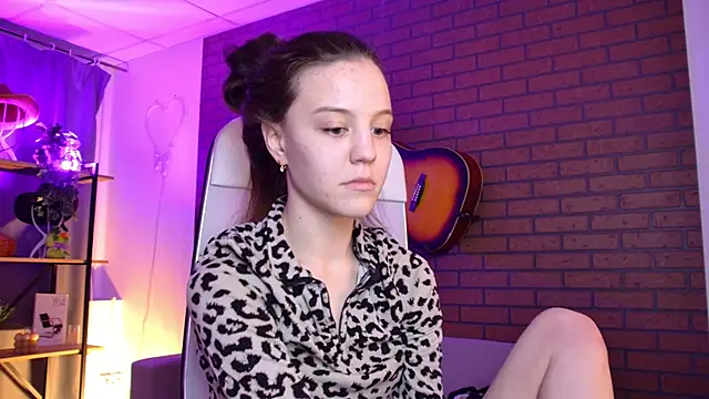 MilaStoyne online show from 12/17/25, 07:35