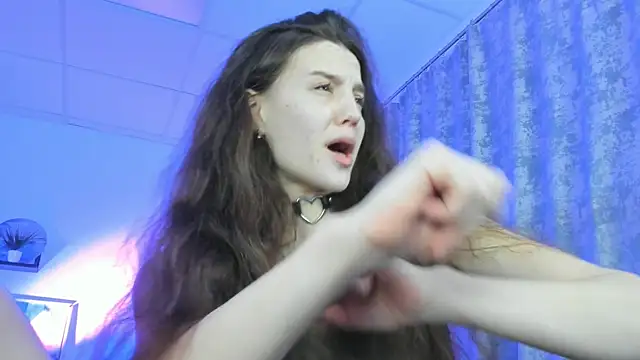 MilaStoyne online show from 12/19/25, 07:22