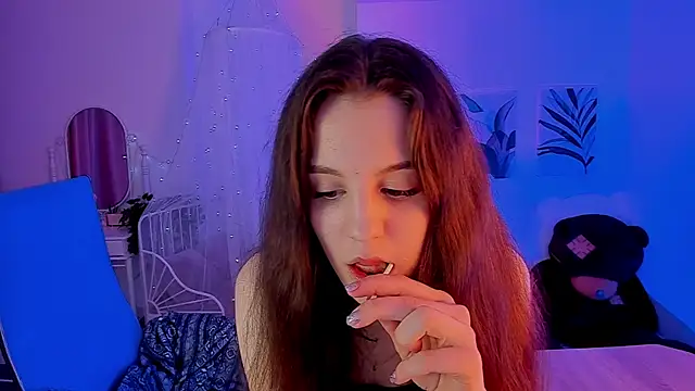 Snapshot of MilaStoyne chatting on 03/04/25, 12:33 MilaStoyne online show from 03/04/25, 12:33