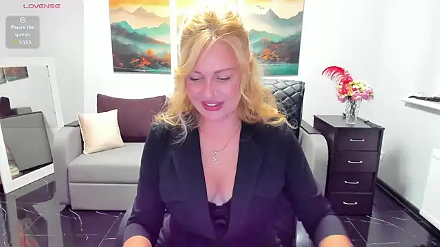 Snapshot of Mira_Whites chatting on 07/13/26, 12:04 Mira Whites online show from 07/13/26, 12:04