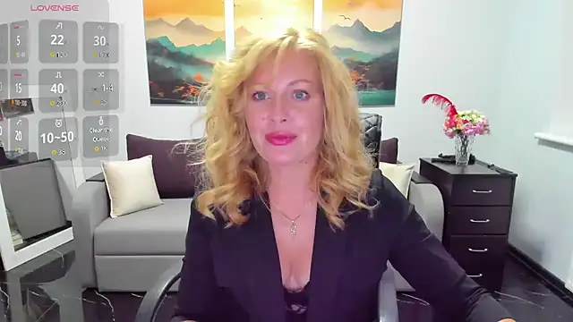 Snapshot of Mira_Whites chatting on 07/15/26, 12:01 Mira Whites online show from 07/15/26, 12:01