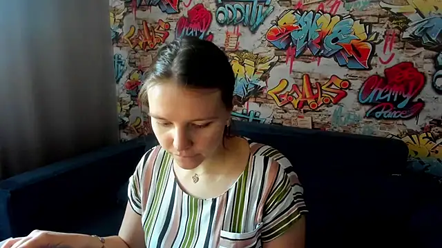Snapshot of Jenny_Jimmy chatting on 06/17/26, 09:30 Jenny Jimmy online show from 06/17/26, 09:30