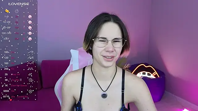 Snapshot of BettyCarter07 chatting on 11/16/25, 01:21 BettyCarter07 online show from 11/16/25, 01:21