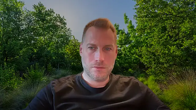 Snapshot of Christian87xxx chatting on 09/17/25, 06:04 Christian87xxx online show from 09/17/25, 06:04