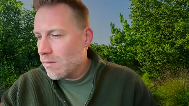 Snapshot of Christian87xxx chatting on 11/10/25, 01:49 Christian87xxx online show from 11/10/25, 01:49