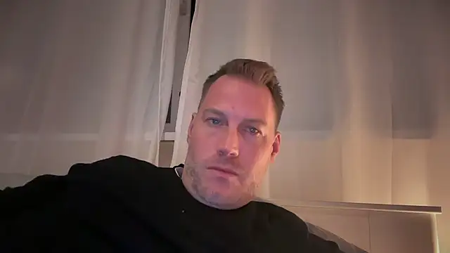 Snapshot of Christian87xxx chatting on 10/03/25, 07:59 Christian87xxx online show from 10/03/25, 07:59