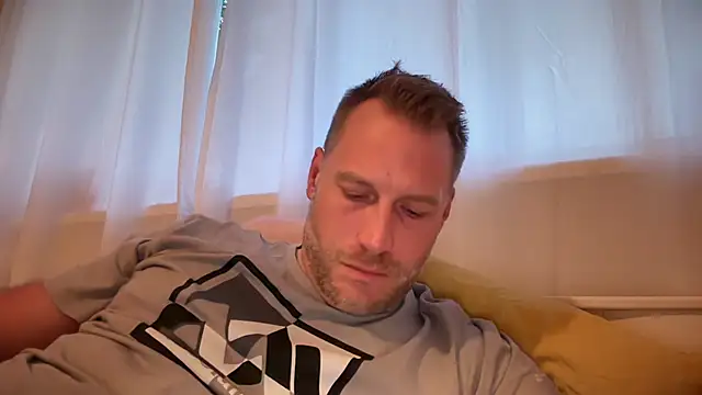 Snapshot of Christian87xxx chatting on 09/18/25, 05:05 Christian87xxx online show from 09/18/25, 05:05