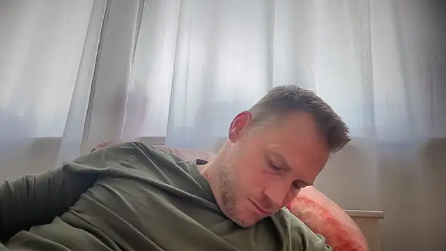 Snapshot of Christian87xxx chatting on 10/06/25, 01:34 Christian87xxx online show from 10/06/25, 01:34