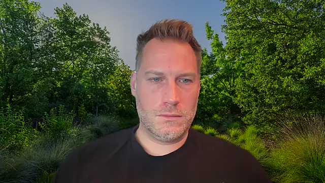 Snapshot of Christian87xxx chatting on 10/31/25, 07:38 Christian87xxx online show from 10/31/25, 07:38