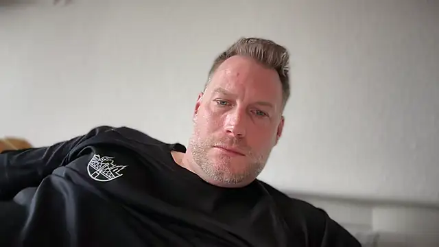 Christian87xxx online show from 04/18/26, 04:31