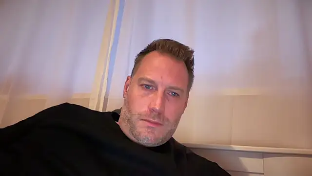 Snapshot of Christian87xxx chatting on 11/06/25, 03:49 Christian87xxx online show from 11/06/25, 03:49