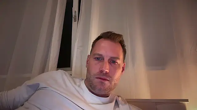 Snapshot of Christian87xxx chatting on 09/26/25, 05:42 Christian87xxx online show from 09/26/25, 05:42