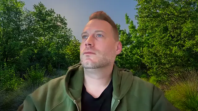 Snapshot of Christian87xxx chatting on 03/05/25, 06:12 Christian87xxx online show from 03/05/25, 06:12