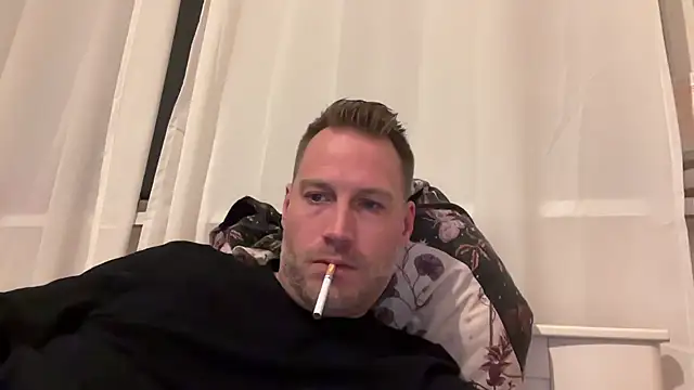 Snapshot of Christian87xxx chatting on 11/11/25, 05:52 Christian87xxx online show from 11/11/25, 05:52