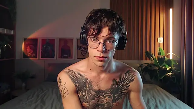 William Henry  online show from 04/10/26, 02:57