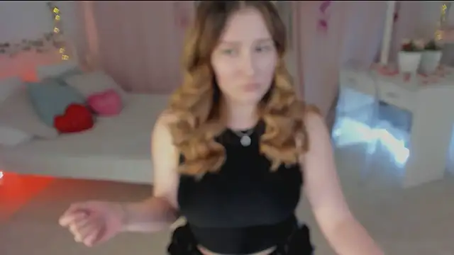 Snapshot of MaryWaddell chatting on 02/19/25, 08:52 MaryWaddell online show from 02/19/25, 08:52