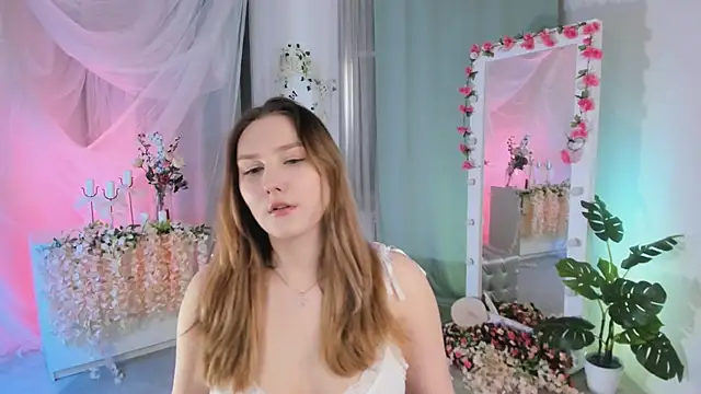 Snapshot of MaryWaddell chatting on 02/06/25, 11:20 MaryWaddell online show from 02/06/25, 11:20