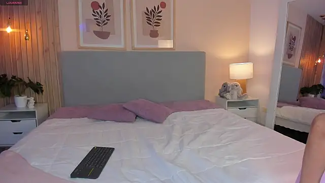 AlannaRussell  online show from 03/28/26, 08:10