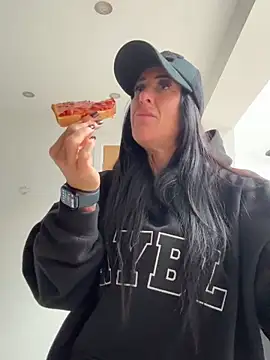 Snapshot of goddess-harper chatting on 10/30/25, 01:09 goddess-harper online show from 10/30/25, 01:09