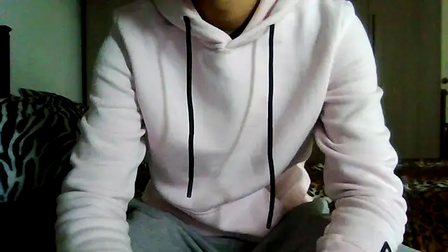 Snapshot of tommyboyteen chatting on 02/14/25, 12:47 tommyboyteen online show from 02/14/25, 12:47