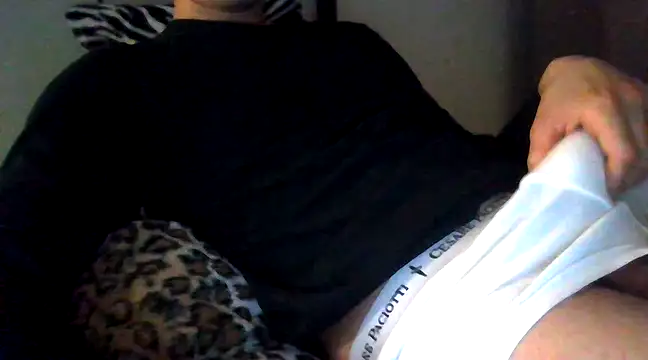 Snapshot of tommyboyteen chatting on 02/12/25, 09:01 tommyboyteen online show from 02/12/25, 09:01