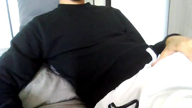 Snapshot of tommyboyteen chatting on 11/09/25, 01:04 tommyboyteen online show from 11/09/25, 01:04