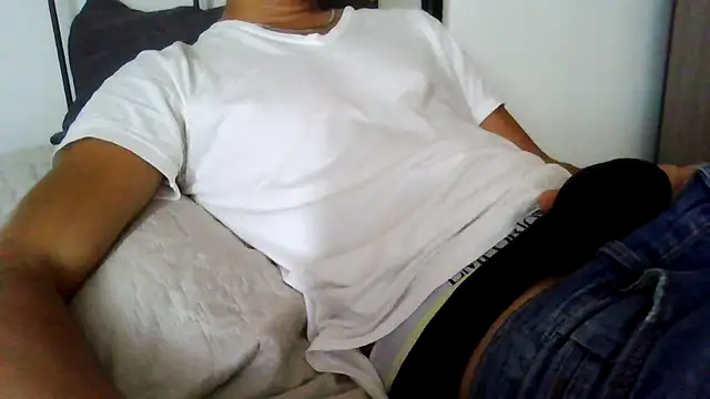 Snapshot of tommyboyteen chatting on 10/25/25, 12:39 tommyboyteen online show from 10/25/25, 12:39