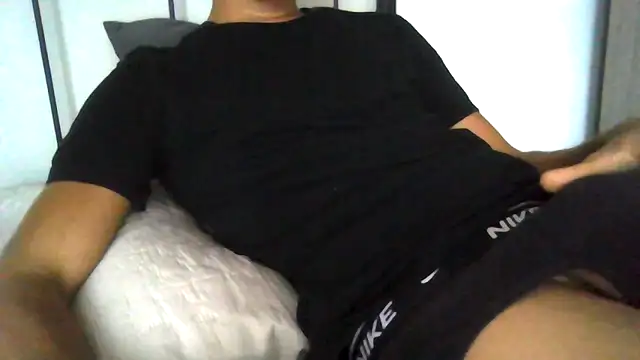 Snapshot of tommyboyteen chatting on 10/21/25, 08:36 tommyboyteen online show from 10/21/25, 08:36