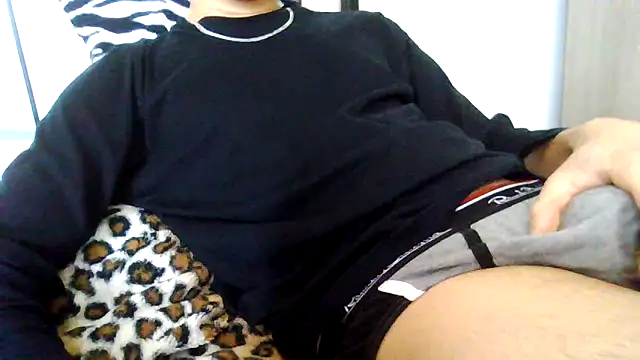 Snapshot of tommyboyteen chatting on 02/20/25, 12:25 tommyboyteen online show from 02/20/25, 12:25