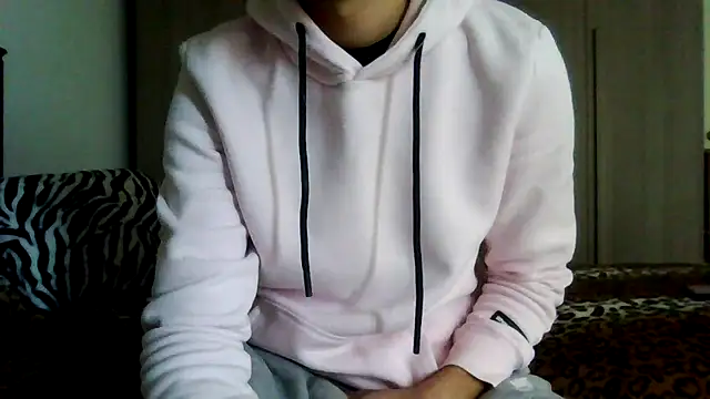 Snapshot of tommyboyteen chatting on 02/18/25, 03:52 tommyboyteen online show from 02/18/25, 03:52