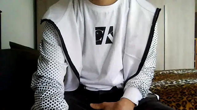 Snapshot of tommyboyteen chatting on 03/22/25, 08:18 tommyboyteen online show from 03/22/25, 08:18