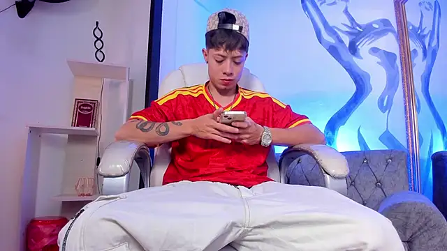 Snapshot of marcuscollins1_ chatting on 06/17/26, 01:43 marcuscollins1 online show from 06/17/26, 01:43