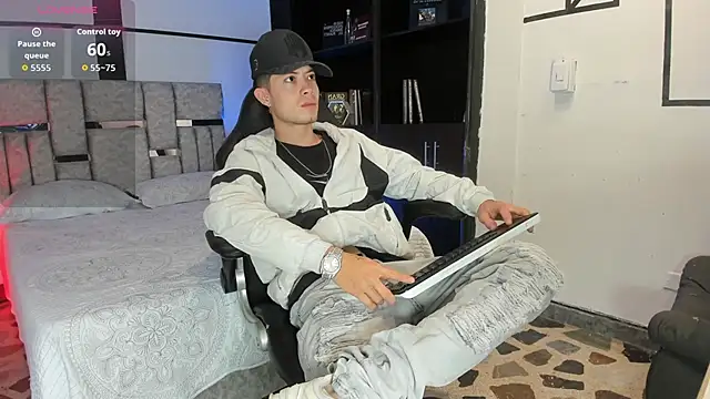 marcuscollins1  online show from 12/18/25, 01:59