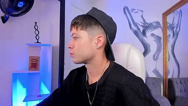 Snapshot of marcuscollins1_ chatting on 06/19/26, 02:01 marcuscollins1 online show from 06/19/26, 02:01