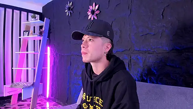 marcuscollins1  online show from 10/03/25, 02:18