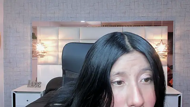 Nohemi louse online show from 11/12/25, 07:07