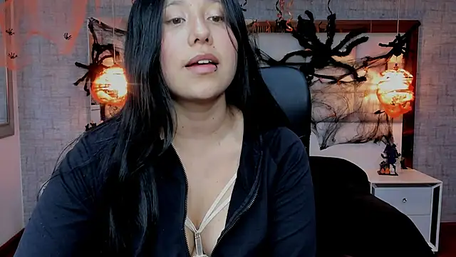Nohemi louse online show from 10/29/25, 07:02